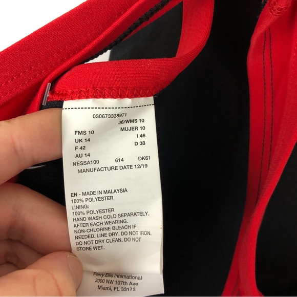 NWT Nike Hydrastrong Black & Red One Piece Swimsuit - Picture 9 of 9